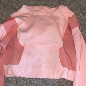NIKE CROPPED FLEECE HOODIE IN Atmosphere/Light pink- size M BRAND NEW NEVER WORN